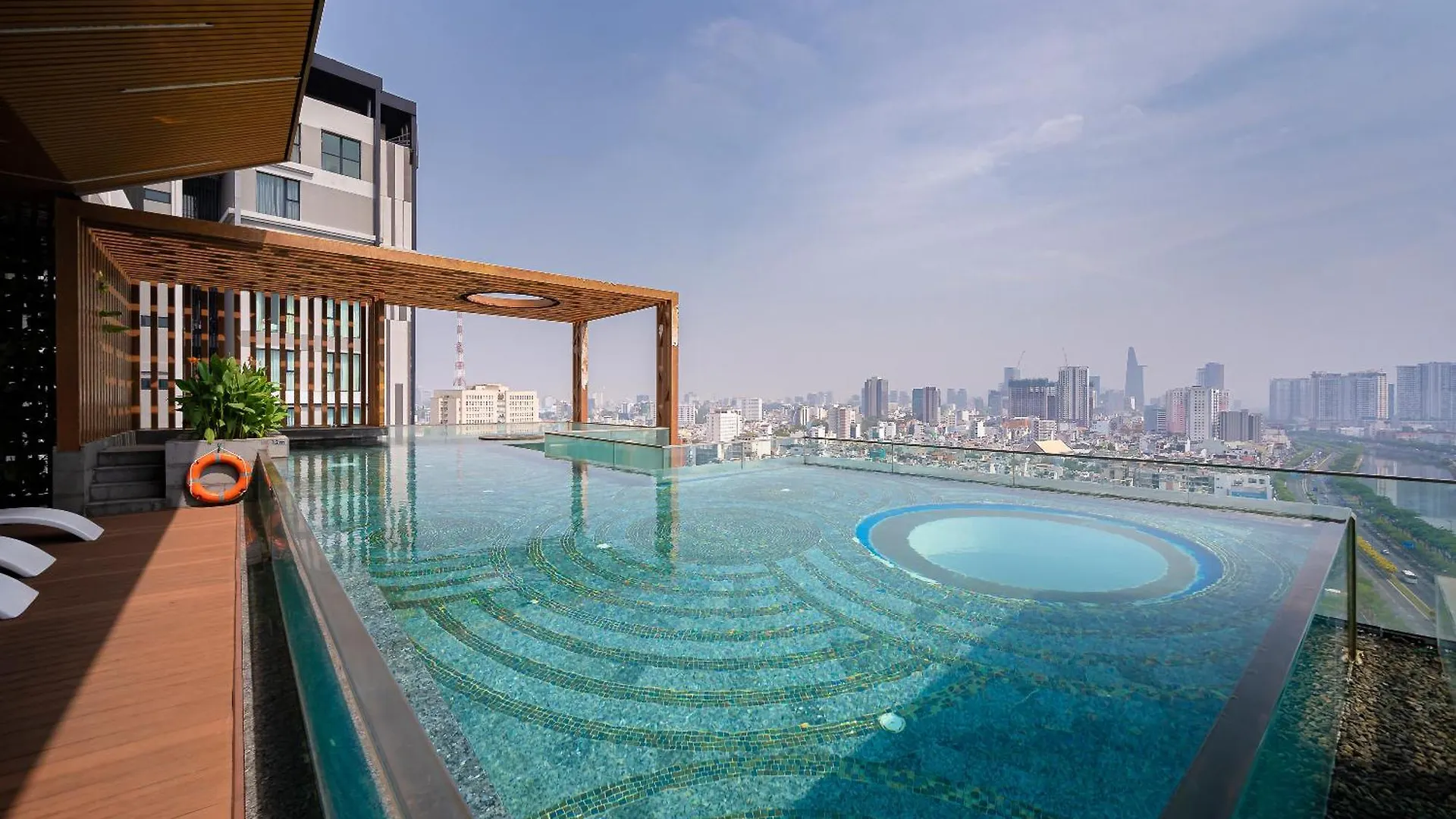 Luxury Gold Apartment 86 : D1- Mension , Rooftop Pool - District 1 Ho Chi Minh City 0*,