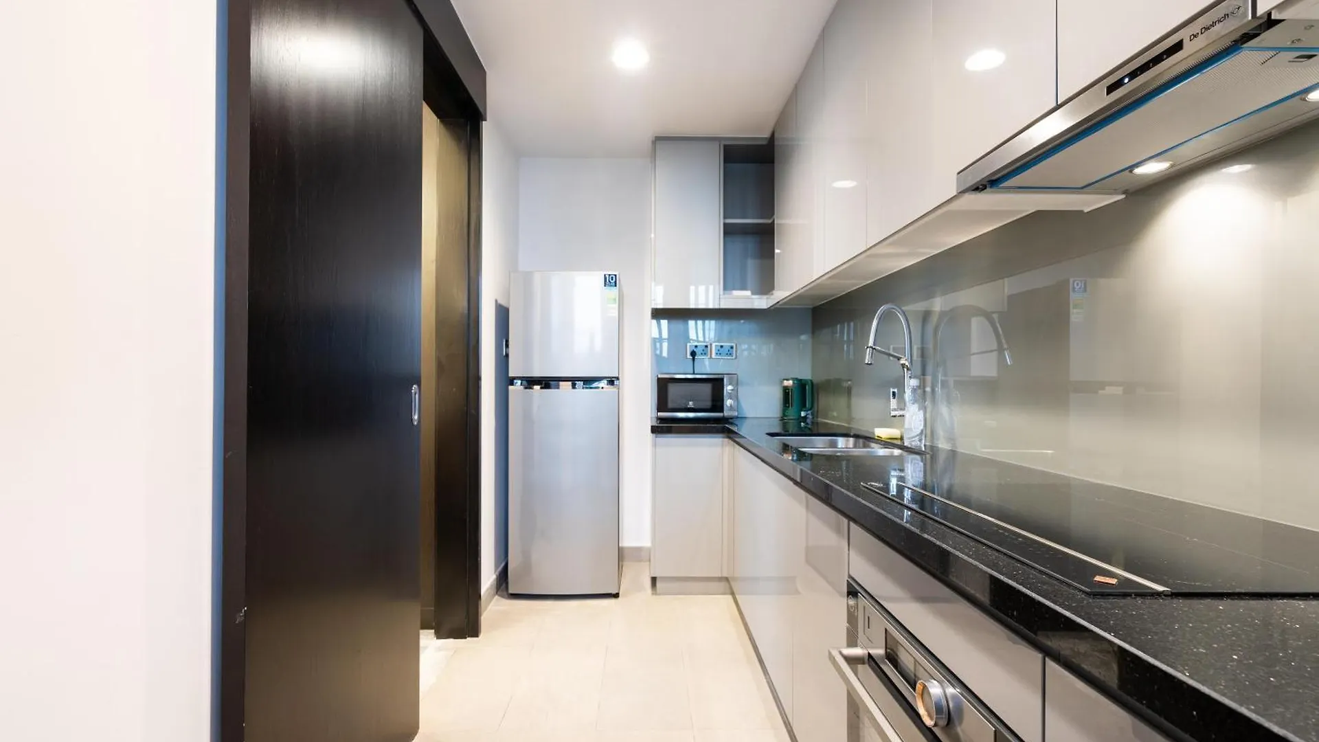 Luxury Gold Apartment 86 : D1- Mension , Rooftop Pool - District 1 Ho Chi Minh City Vietnam