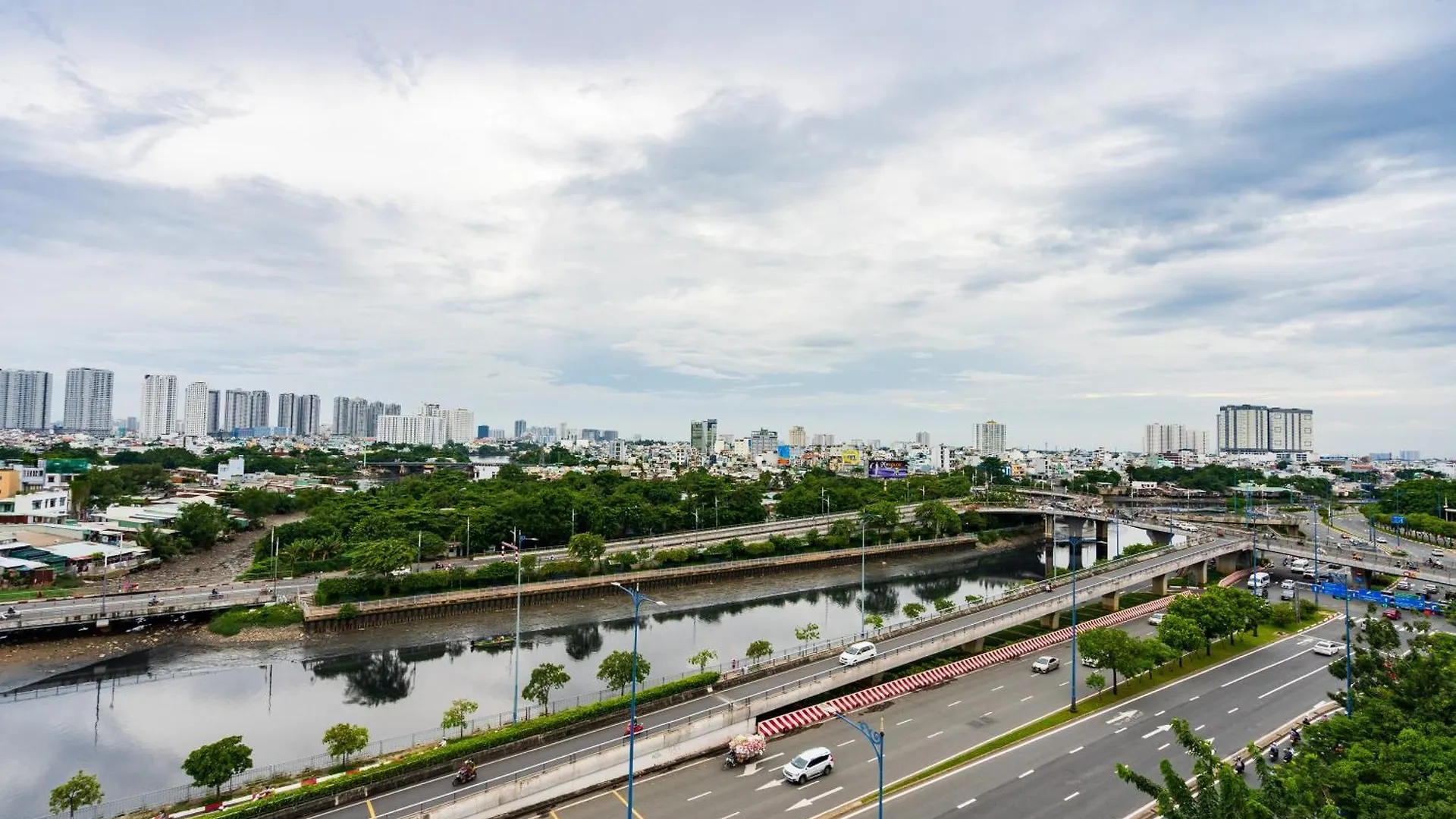 Luxury Gold Apartment 86 : D1- Mension , Rooftop Pool - District 1 Ho Chi Minh City